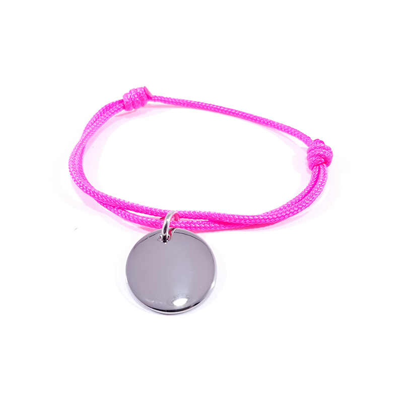 Bracelet cordon rose néon et médaille argent Bracelet cordon rose néon et médaille argent