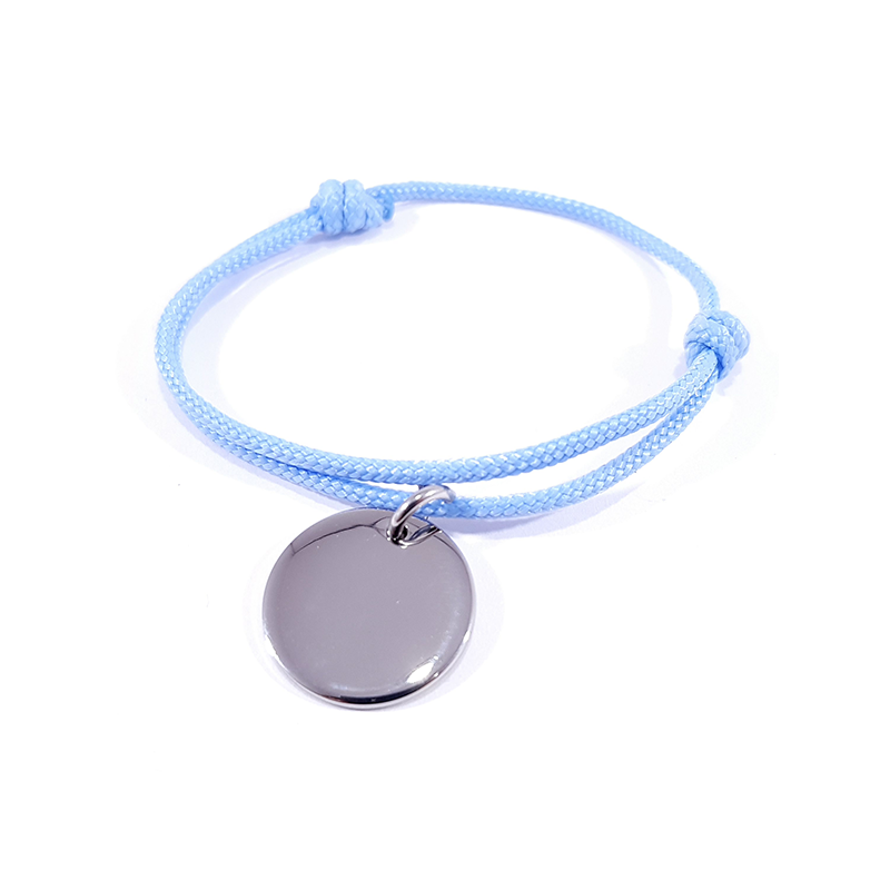 Bracelet cordon tressé bleu clair et médaille ronde en argent Bracelet cordon tressé bleu clair et médaille ronde en argent