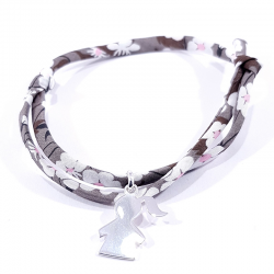 bracelet gris marron et pendentif motif fillette argent