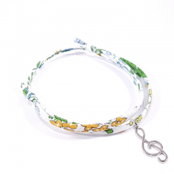 Bracelet en tissu liberty  fleur de capucine avec pendentif clef de sol en argent massif