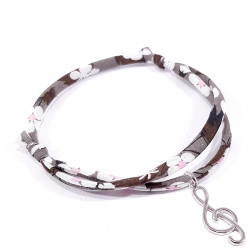 Bracelet en tissu liberty marron avec pendentif clef de sol en argent massif