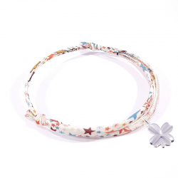 Bracelet porte bonheur en tissu liberty  motifs multicolores et pendentif trèfle en argent massif