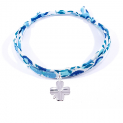 Bracelet porte bonheur en tissu liberty  bleu cristal et pendentif trèfle