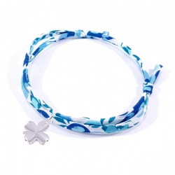 Bracelet porte bonheur en tissu liberty  bleu cristal et trèfle en argent massif