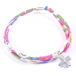 Bracelet porte bonheur en tissu liberty  fleur fuchsia et pendentif trèfle en argent massif