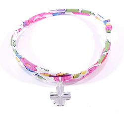 Bracelet porte bonheur en tissu liberty  fleur fuchsia et pendentif trèfle