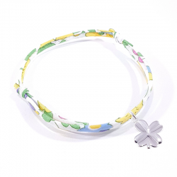 Bracelet porte bonheur en tissu liberty mimosa jaune et pendentif trèfle en argent massif