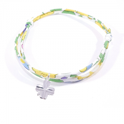 Bracelet porte bonheur en tissu liberty mimosa jaune et pendentif trèfle