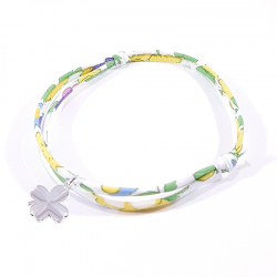 Bracelet porte bonheur en tissu liberty mimosa jaune et  trèfle en argent massif