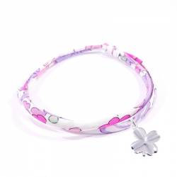 Bracelet porte bonheur en tissu liberty rose et pendentif trèfle en argent massif