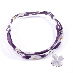 Bracelet porte bonheur en tissu liberty violet et pendentif trèfle en argent massif