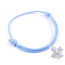 Bracelet porte bonheur en cordon tressé bleu bébé et pendentif trèfle en argent massif