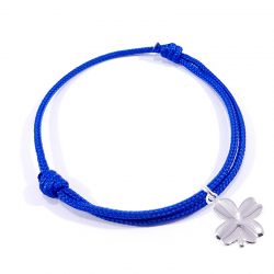 Bracelet porte bonheur en cordon tressé bleu royal et pendentif trèfle en argent massif