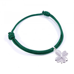 Bracelet porte bonheur en cordon tressé vert herbe et pendentif trèfle en argent massif