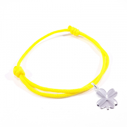 Bracelet porte bonheur en cordon tressé jaune et pendentif trèfle en argent massif