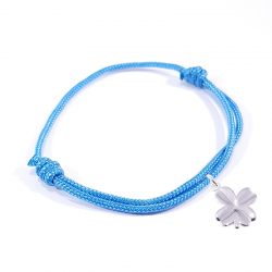 Bracelet porte bonheur en cordon tressé bleu et pendentif trèfle en argent massif