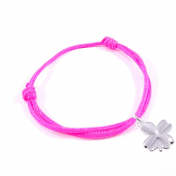 Bracelet porte bonheur en cordon tressé rose fluo et pendentif trèfle en argent massif