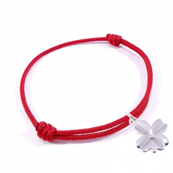 Bracelet porte bonheur en cordon tressé rouge et pendentif trèfle en argent massif