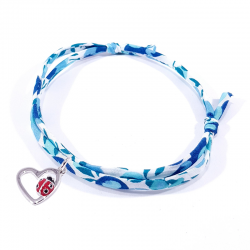 bracelet tissu liberty bleu cristal avec  coccinelle posée sur cœur en argent.