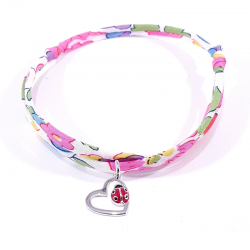 bracelet tissu liberty fleur de fuchsia avec pendentif coccinelle posée sur cœur