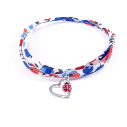 bracelet tissu liberty tricolore avec pendentif coccinelle posée sur cœur