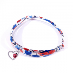 bracelet tissu liberty tricolore avec coccinelle posée sur cœur en argent.