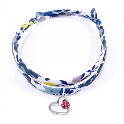 bracelet tissu liberty mimosa avec pendentif coccinelle posée sur cœur