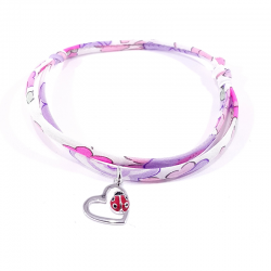 bracelet tissu liberty rose avec pendentif coccinelle posée sur cœur