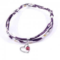 bracelet tissu liberty violet avec pendentif coccinelle posée sur cœur