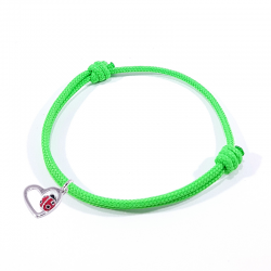 Bracelet cordon tressé vert fluo avec coccinelle posée sur cœur en argent et laque.