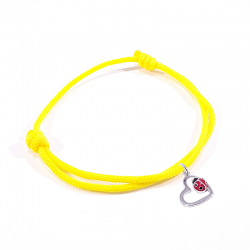 Bracelet cordon tressé jaune avec pendentif coccinelle posée sur cœur en argent et laque.