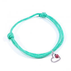 Bracelet cordon tressé vert menthe avec pendentif coccinelle posée sur cœur en argent et laque.