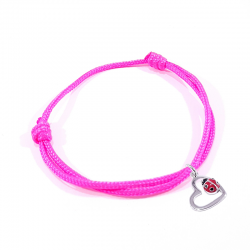 Bracelet cordon tressé rose fluo avec pendentif coccinelle posée sur cœur en argent et laque.