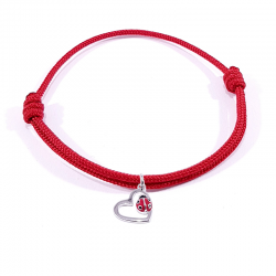 Bracelet cordon tressé rouge avec pendentif coccinelle posée sur cœur