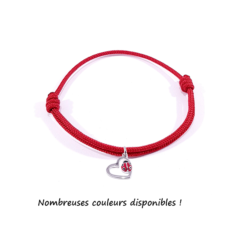 Bracelet cordon tressé avec pendentif coccinelle posée sur cœur en argent et laque.