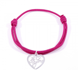 Bracelet cordon fuchsia avec pendentif cœur ajouré  et inscription" Je t'aime ".