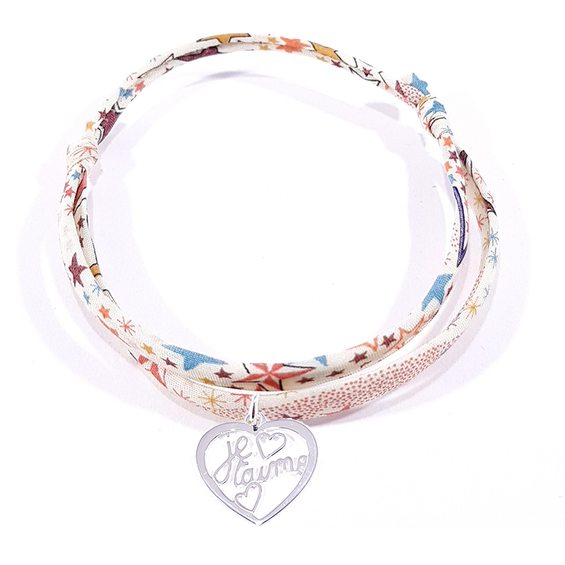 Bracelet en tissu liberty motifs étoilés et pendentif cœur ajouré en argent massif avec inscription "Je t'aime".