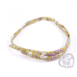 Bracelet en tissu liberty ton vert jaune de capucine et pendentif cœur ajouré en argent massif avec inscription "Je t'aime".