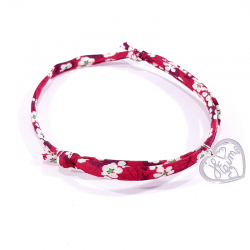 Bracelet en tissu liberty rouge fraise des bois et pendentif cœur ajouré en argent massif avec inscription "Je t'aime".