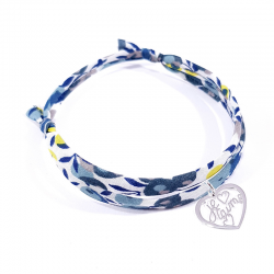 Bracelet en tissu liberty motif fleur de mimosa et pendentif cœur ajouré en argent massif avec inscription "Je t'aime".