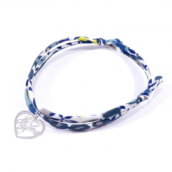 Bracelet en tissu liberty motif fleur de mimosa et pendentif cœur ajouré avec inscription "Je t'aime".