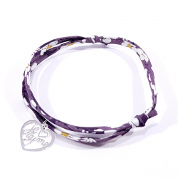 Bracelet en tissu liberty motif fleurs violet et pendentif cœur ajouré avec inscription "Je t'aime".