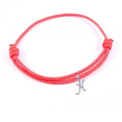 Bracelet cordon orange avec pendentif lettre initiale K en argent disponible dans de nombreuses couleurs
