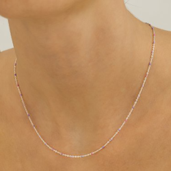 collier argent avec boules de couleur rose et violet