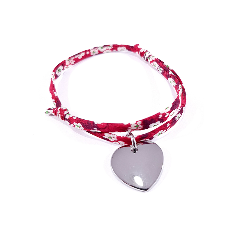 Bracelet tissu liberty fraise des bois et médaille acier cœur à personnaliser